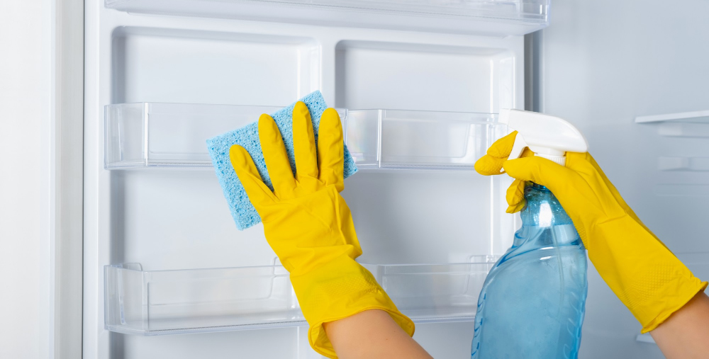 Diese Fehler beim Kühlschrank reinigen vermeiden