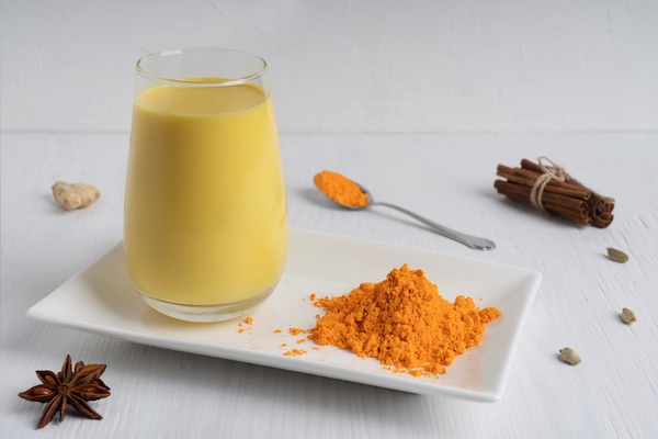 Goldene Milch ist ein gesundes Ayurveda-Getränk