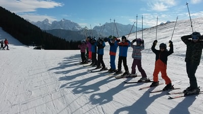 Skifahren lernen in der Skuschule